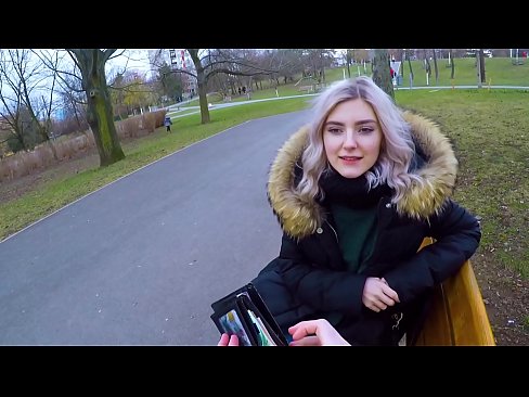 ❤️ Gleypir heitt ásamt ókunnugra fyrir peninga - blástur í garðinum eftir Evu Elfie ❤❌ Klám á is.pornokey.ru